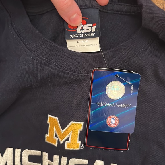 NWT Michigan Wolverines Youth Long-Sleeved Navy T-Shirt - Picture 4 of 4